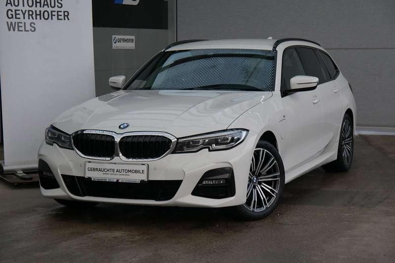Gebraucht BMW 320e Shadowline 163 PS (119 kW) 2021 Alpinweiß Kombi