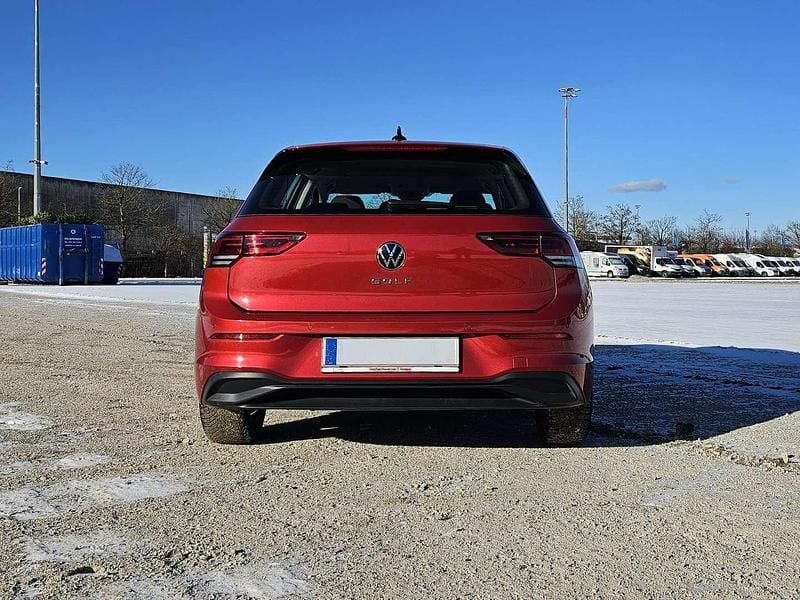 Gebraucht VW Golf VIII Life 110 PS (80 kW) 2021 Rot Limousine