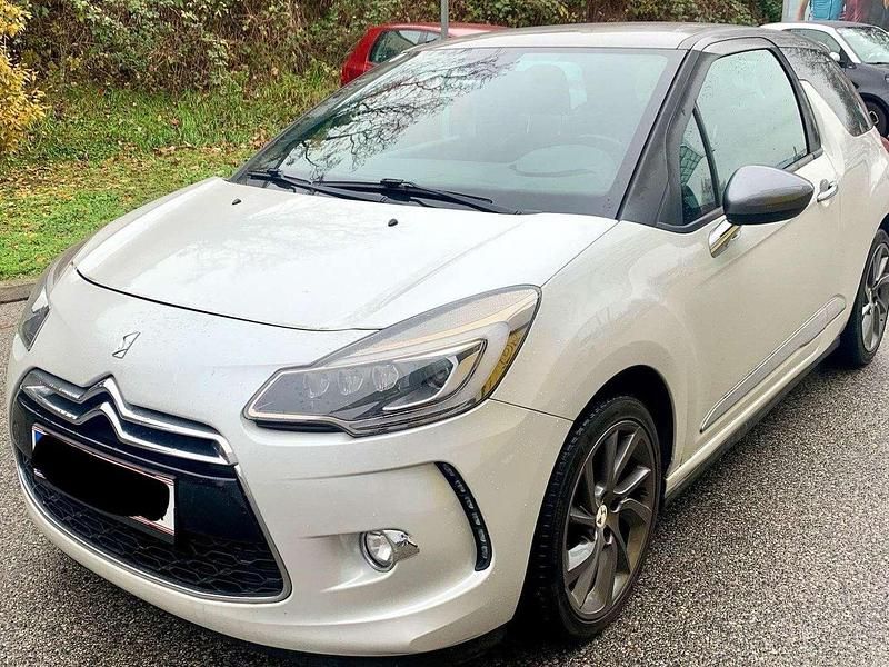 Weiß Gebraucht 2014 Citroën DS3 Sport Chic Limousine | € 4.999 - Bild 1/4