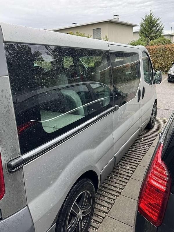 Gebraucht Opel Vivaro 114 PS (83 kW) 2008 Silber Van / Kleinbus