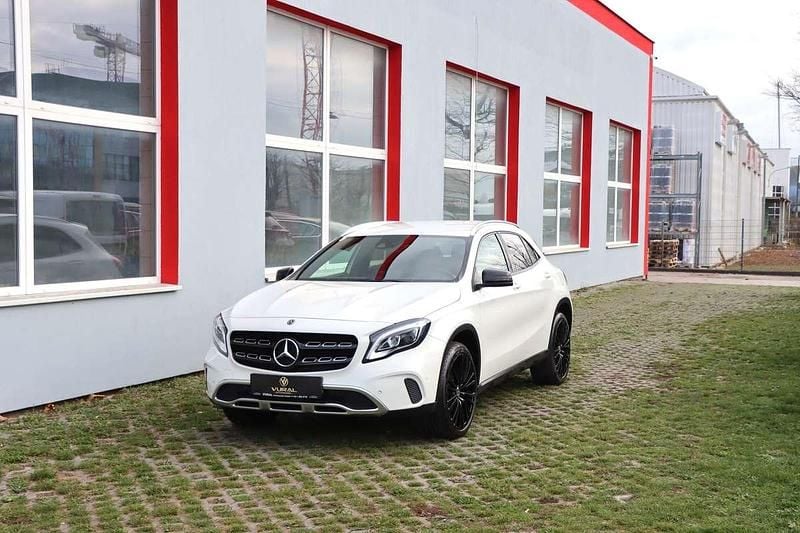 Weiß Gebraucht 2017 Mercedes GLA200 SUV | € 17.890 (Fairer Preis) - Bild 1/4