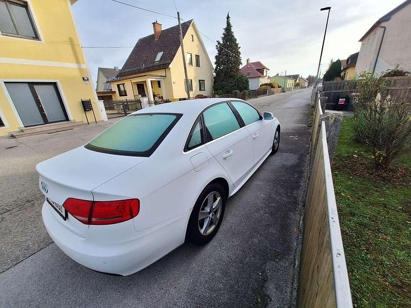 Weiß Gebraucht 2011 Audi A4 Limousine | € 6.900 (Fairer Preis) - Bild 1/4