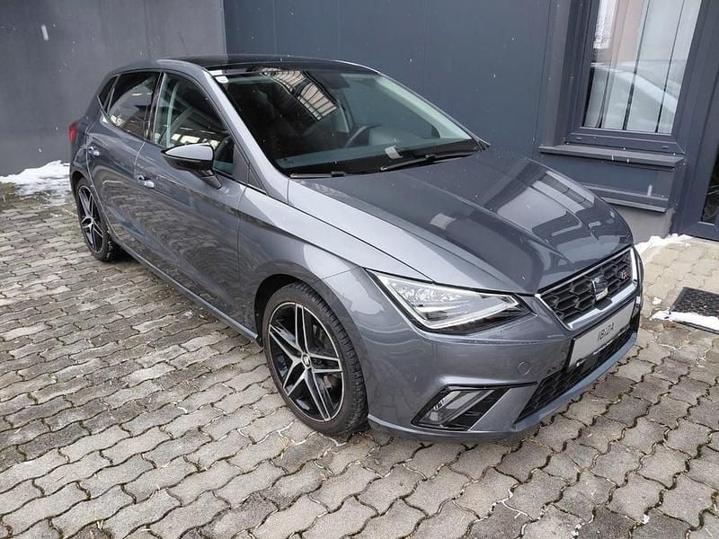 Mittelgrau metallic Gebraucht 2017 Seat Ibiza FR | € 10.990 (Fairer Preis) - Bild 1/4