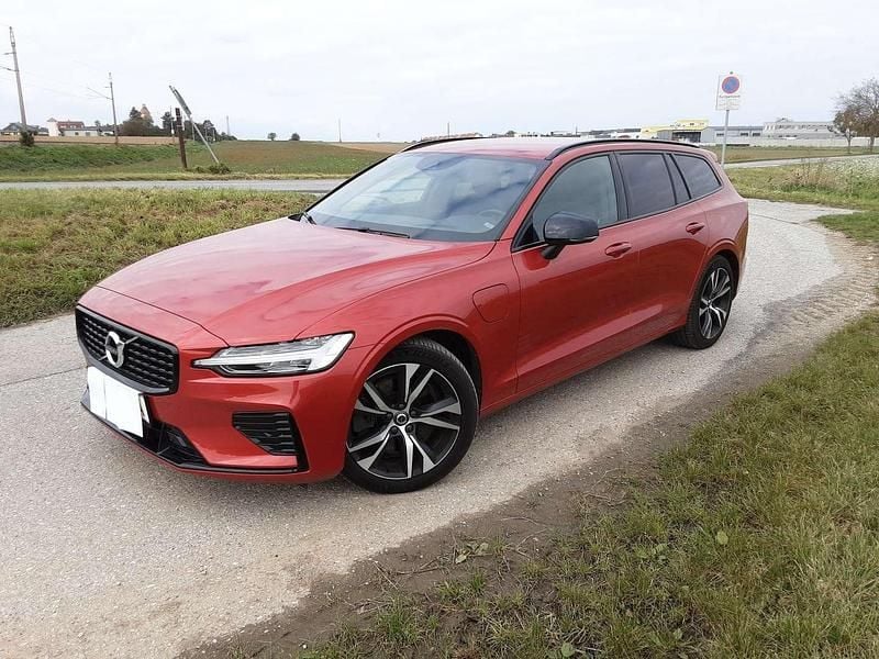 Gebraucht 2022 Volvo V60 R-Design Kombi | € 32.500 (Fairer Preis) - Bild 1/4