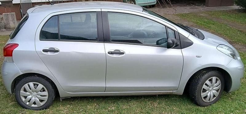 Gebraucht Toyota Yaris Luna 69 PS (50 kW) 2009 Grau Kleinwagen