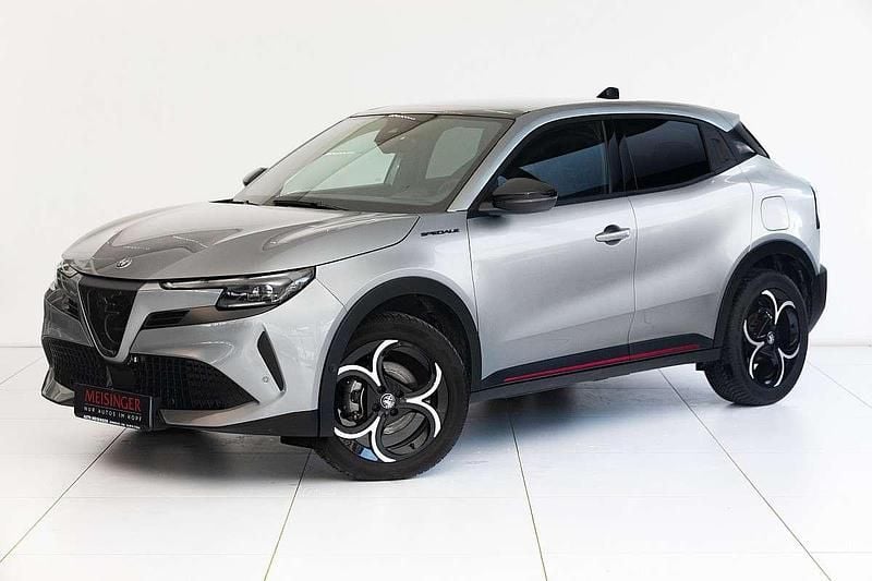 Grau Gebraucht 2025 Alfa Romeo Junior Edizione Speciale SUV | € 26.900 (Fairer Preis) - Bild 1/4