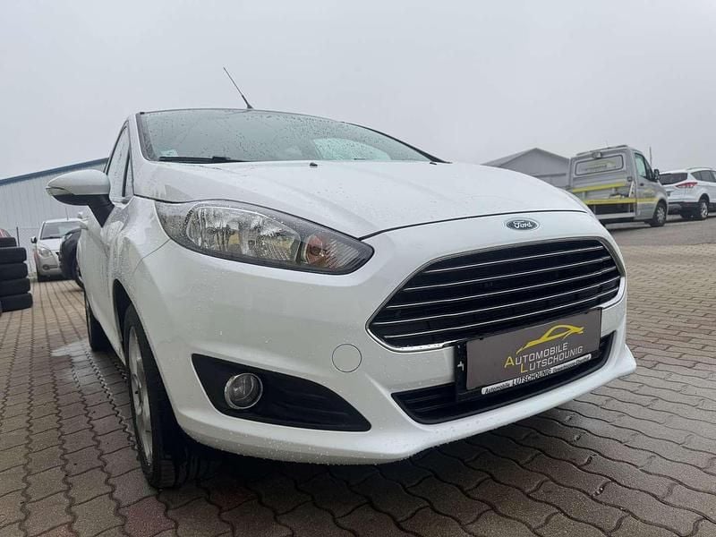 Gebraucht Ford Fiesta Trend 60 PS (44 kW) 2013 Weiß Kleinwagen