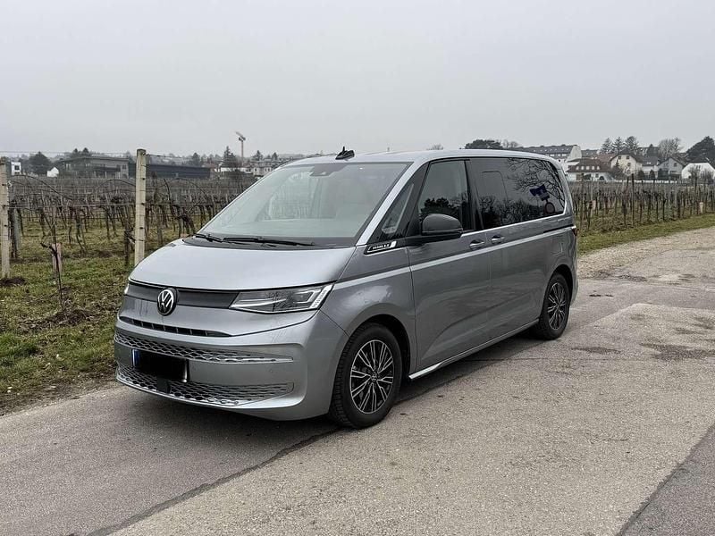 Gebraucht VW Multivan 150 PS (110 kW) 2023 Grau Van