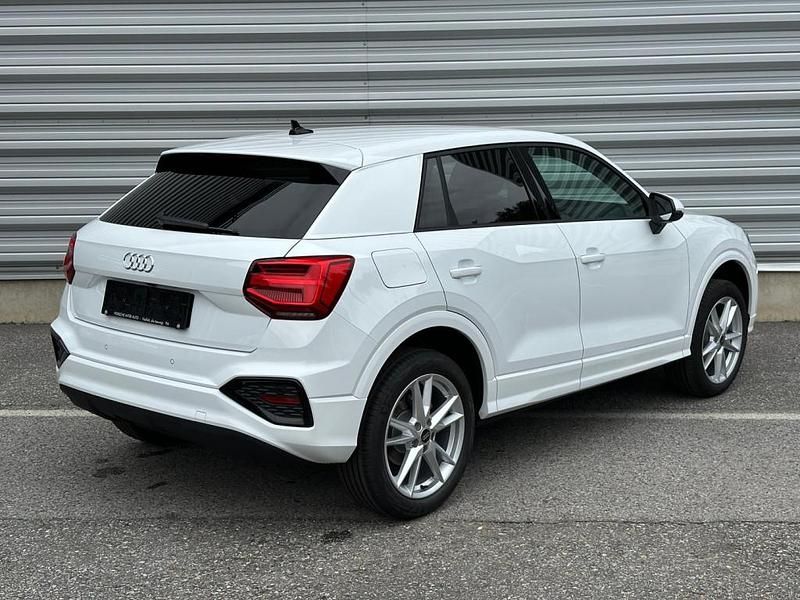 Neu Audi Q2 Admired 116 PS (85 kW) 2025 Schwarz SUV