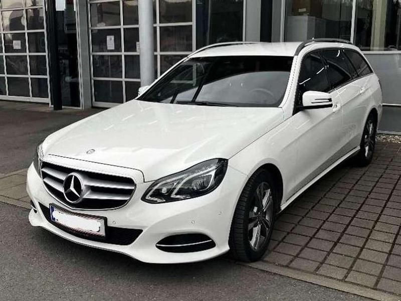 Weiß Gebraucht 2016 Mercedes E220 Avantgarde Kombi | € 19.990 (Fairer Preis) - Bild 1/4