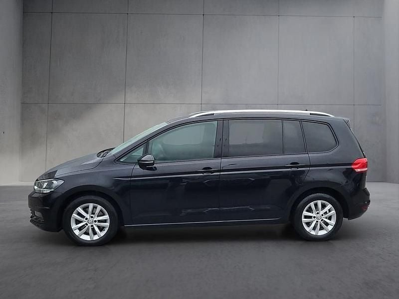 Gebraucht VW Touran Trendline 116 PS (85 kW) 2018 Schwarz Van / Kleinbus