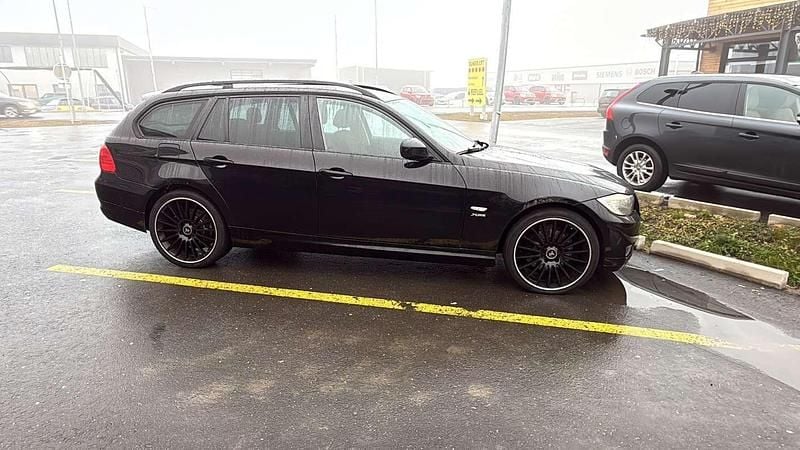 Gebraucht BMW 320 177 PS (130 kW) 2009 Schwarz Kombi