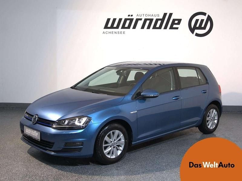 Mittelblau metallic Gebraucht 2015 VW Golf VII Limousine | € 9.850 (Superpreis) - Bild 1/4