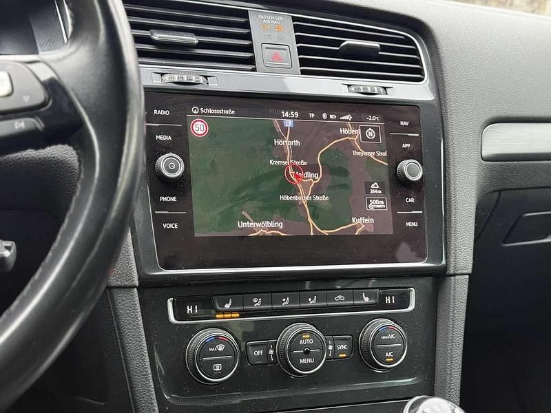 Gebraucht VW Golf VII 90 PS (66 kW) 2017 Blau Limousine