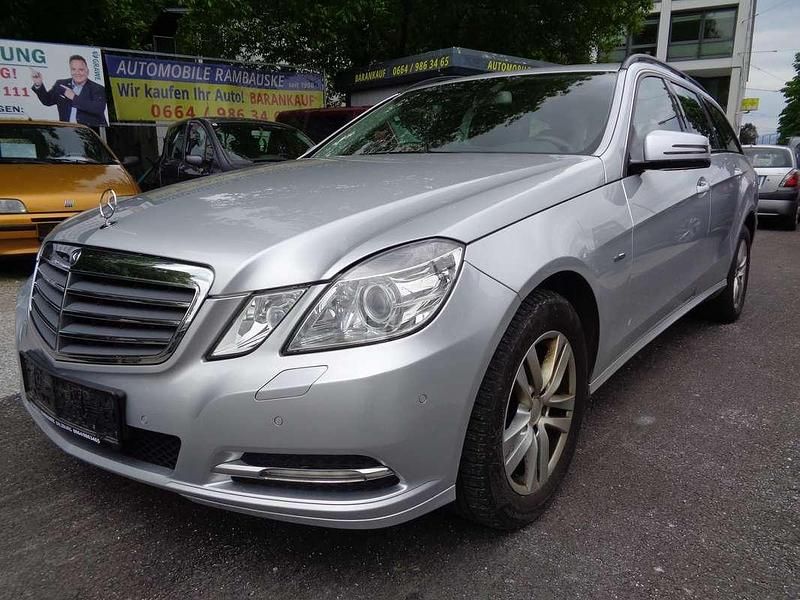 Silber Gebraucht 2011 Mercedes E220 Kombi | € 12.499 (Fairer Preis) - Bild 1/4