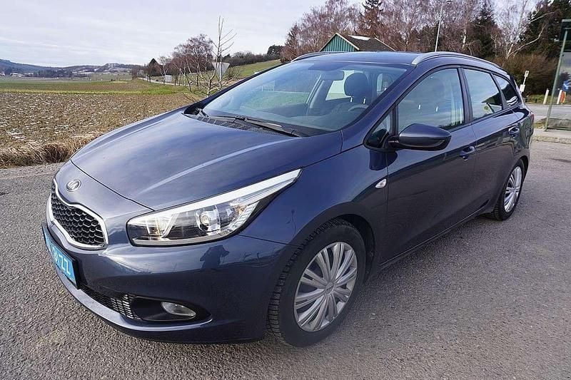 Blau Gebraucht 2012 Kia Ceed Sportswagon Kombi | € 5.790 (Fairer Preis) - Bild 1/4