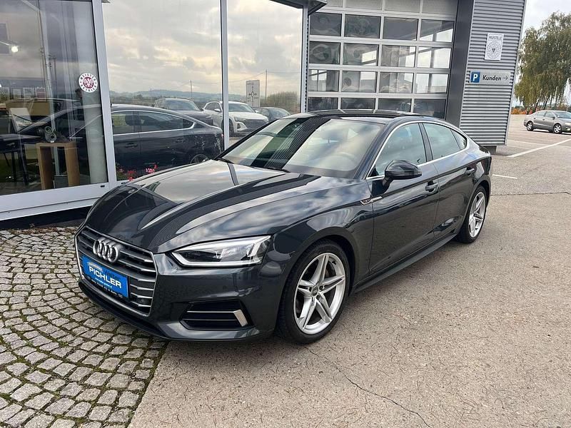 Dunkelgrau metallicperleffekt Gebraucht 2018 Audi A5 Sportback Sport Kleinwagen | € 24.990 (Fairer Preis) - Bild 1/4