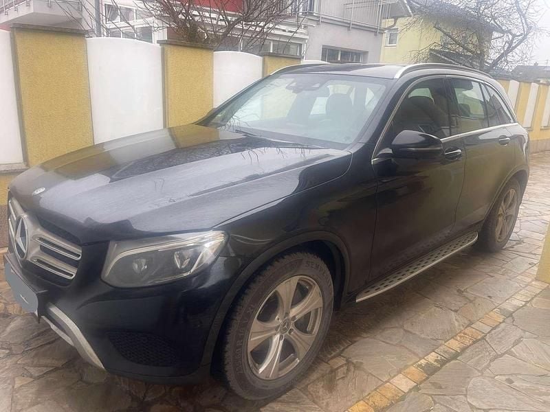Schwarz Gebraucht 2016 Mercedes GLC250 Edition 1 SUV | € 21.900 - Bild 1/3