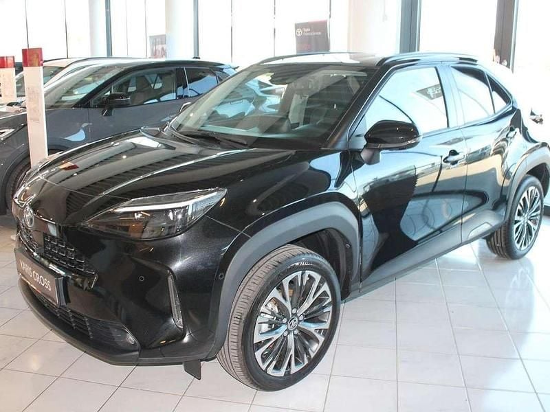 Neu Toyota Yaris Cross Elegant 92 PS (67 kW) 2025 Schwarz SUV