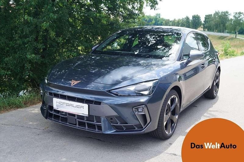Dunkelgrau metallicperleffekt Neu 2025 Cupra Leon Limousine | € 30.290 (Superpreis) - Bild 1/4