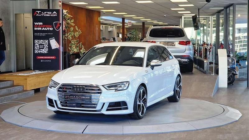 Weiß Gebraucht 2019 Audi S3 Ambiente Limousine | € 34.860 (Fairer Preis) - Bild 1/4