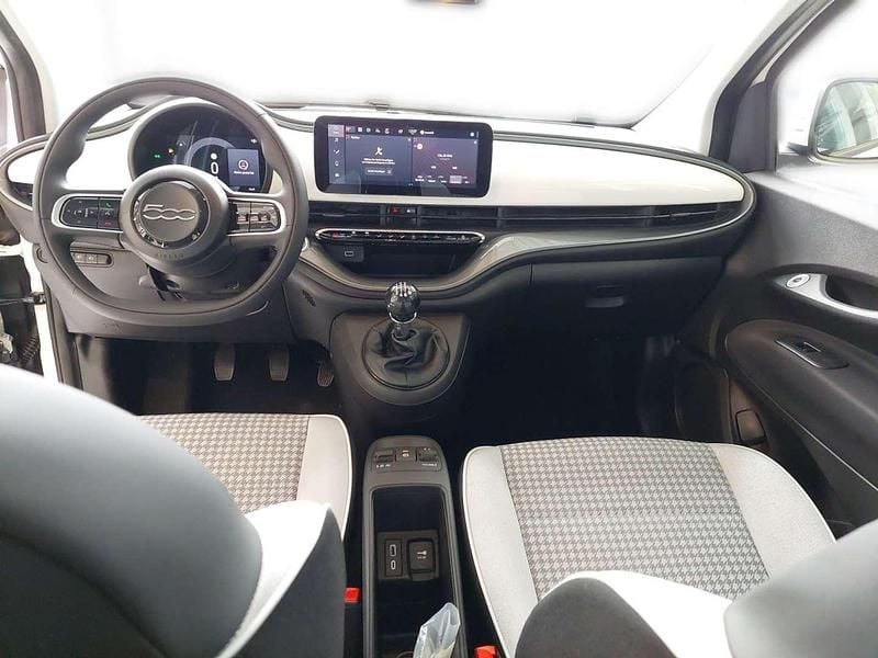 Neu Fiat 500 65 PS (47 kW) 2025 Weiß Kleinwagen