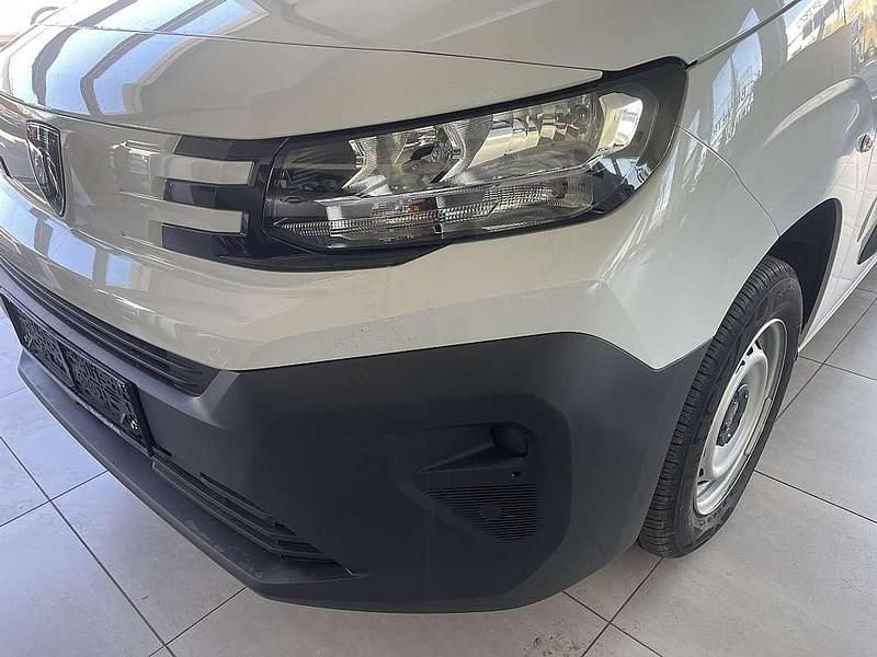 Gebraucht Peugeot Partner Premium 102 PS (75 kW) 2025 Weiß Van / Kleinbus