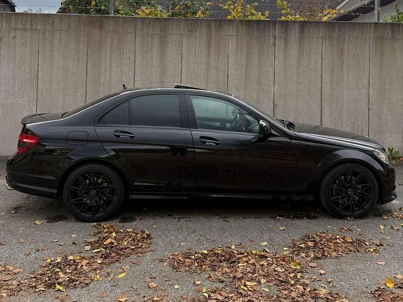 Schwarz Gebraucht 2008 Mercedes C320 AMG Limousine | € 8.600 (Fairer Preis) - Bild 1/4