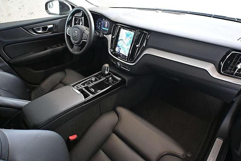 Gebraucht Volvo V60 Core 253 PS (186 kW) 2022 Schwarz Kombi