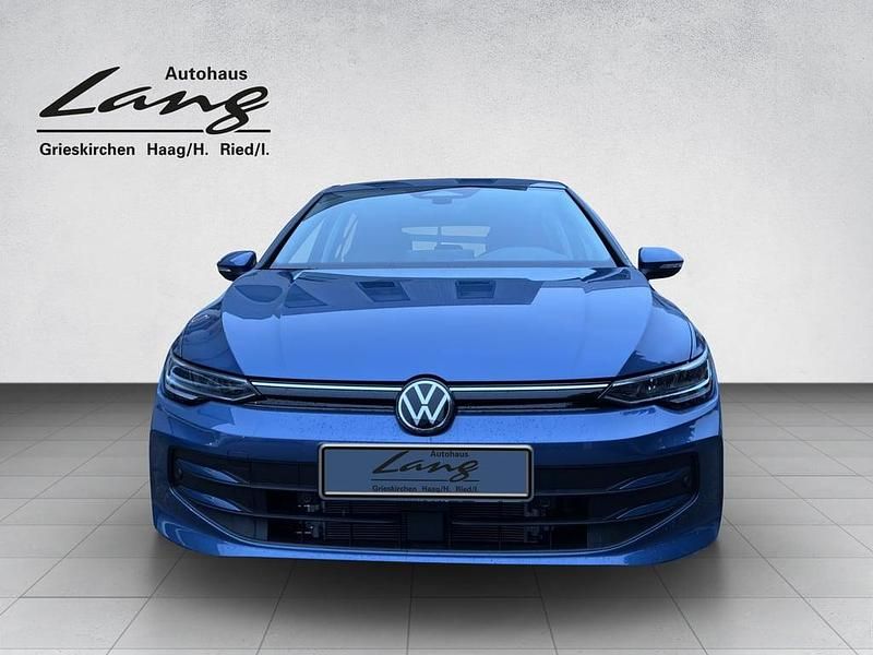 Neu VW Golf VIII 115 PS (84 kW) 2025 Mittelblau  normal Limousine