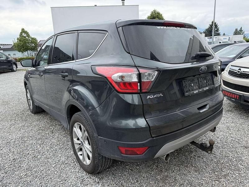 Gebraucht Ford Kuga Titanium 150 PS (110 kW) 2018 Grün SUV