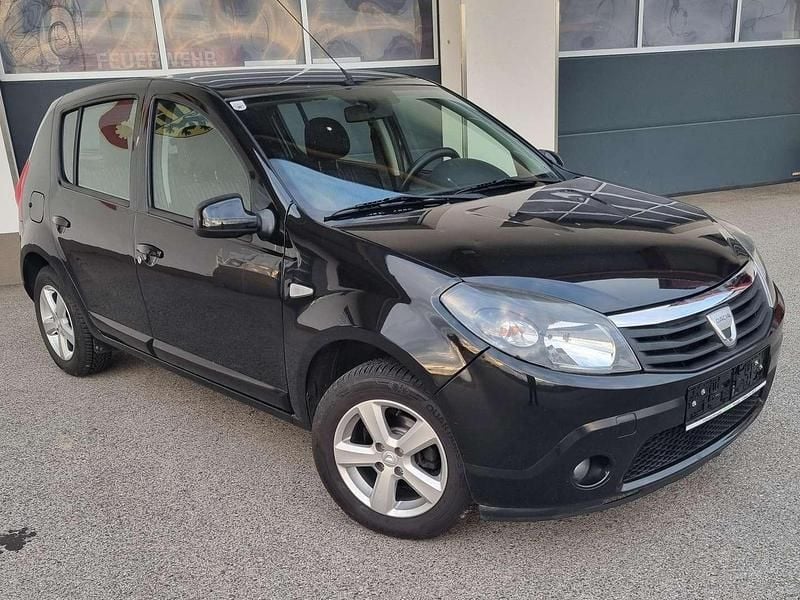 Schwarz Gebraucht 2011 Dacia Sandero Limousine | € 3.950 - Bild 1/4