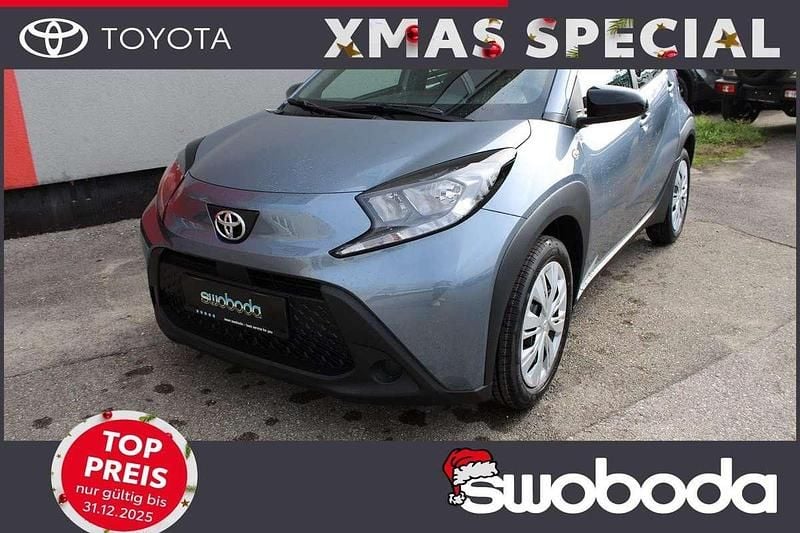 Blau Gebraucht 2025 Toyota Aygo X Play SUV | € 13.980 - Bild 1/4