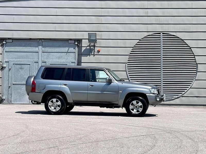 Grau Gebraucht 2004 Nissan Patrol SUV | € 21.450 - Bild 1/4