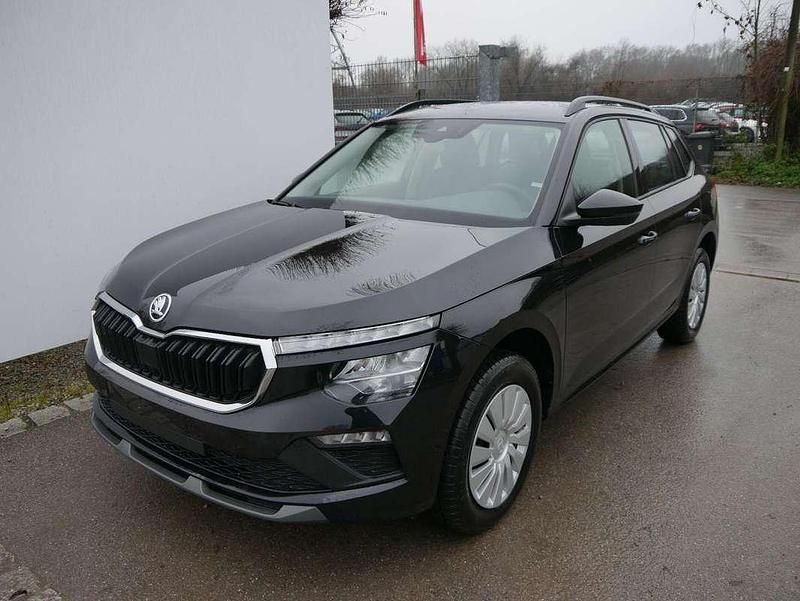Schwarz Neu 2025 Skoda Kamiq Selection SUV | € 27.556 (Fairer Preis) - Bild 1/4