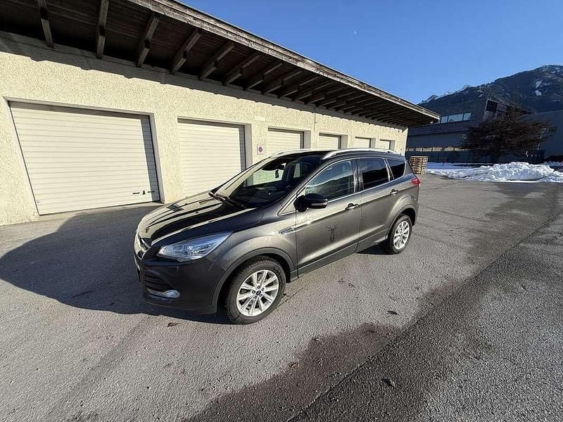 Gebraucht Ford Kuga Titanium 179 PS (131 kW) 2016 Grau SUV