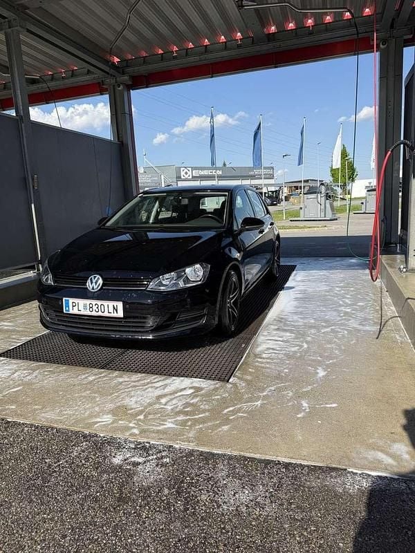 Schwarz Gebraucht 2013 VW Golf VII Trendline Kleinwagen | € 5.500 (Guter Preis) - Bild 1/4