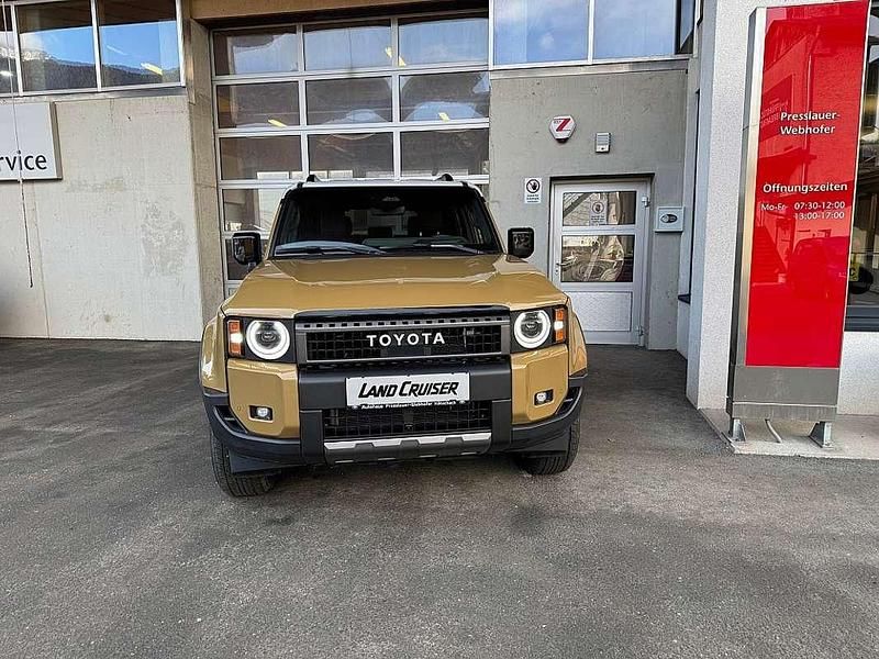 Gebraucht Toyota Land Cruiser Edition 204 PS (150 kW) 2024 Beige SUV