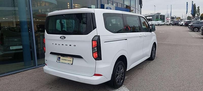 Neu Ford Tourneo Titanium 232 PS (170 kW) 2025 Weiß Kombi