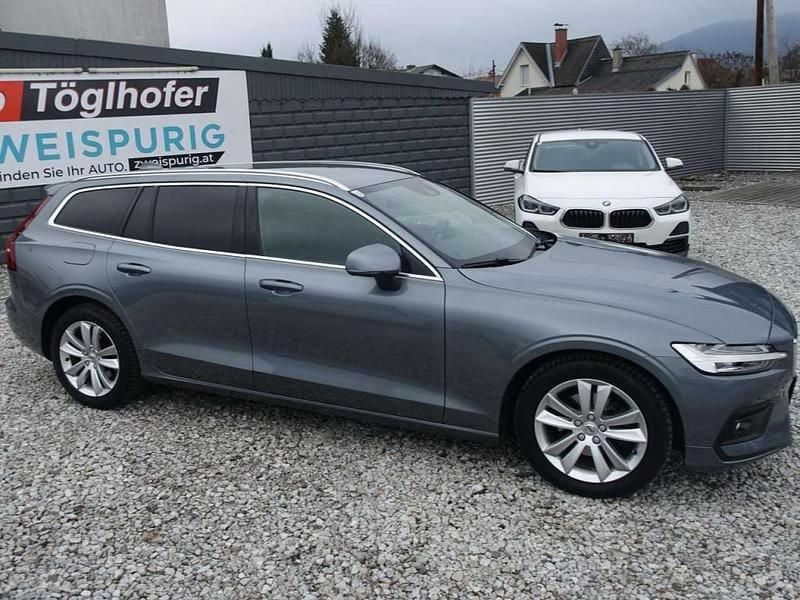 Gebraucht Volvo V60 Momentum 150 PS (110 kW) 2020 Grau Kombi