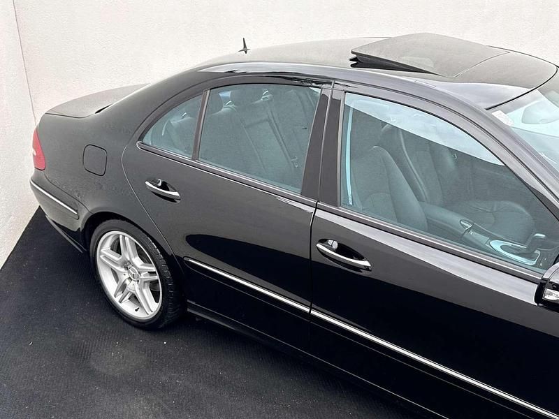 Gebraucht Mercedes E220 Avantgarde 150 PS (110 kW) 2004 Schwarz Limousine