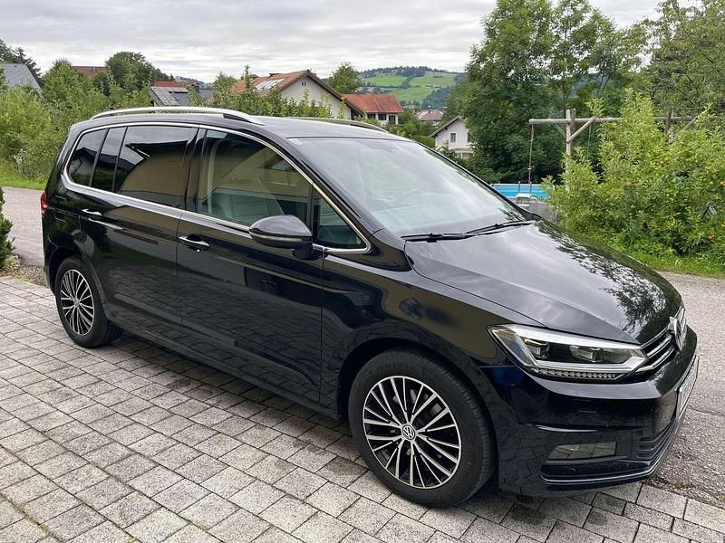 Schwarz Gebraucht 2018 VW Touran Highline Van / Kleinbus | € 19.500 (Guter Preis) - Bild 1/4