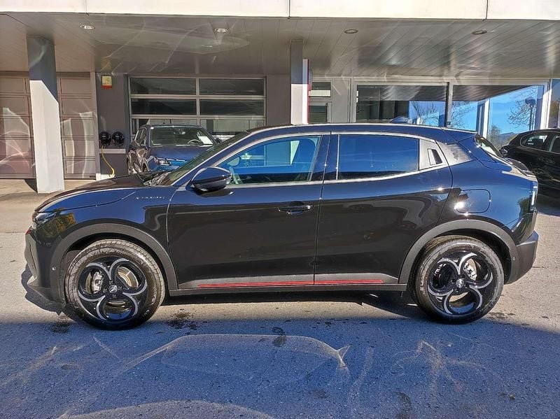 Neu Alfa Romeo Junior Edizione Speciale 145 PS (106 kW) 2025 Schwarz SUV