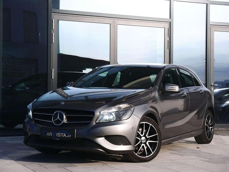 Gebraucht Mercedes A180 Style 122 PS (89 kW) 2014 Silber Limousine