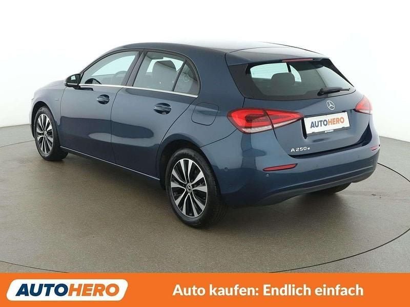 Gebraucht Mercedes A250 218 PS (160 kW) 2021 Blau Kleinwagen