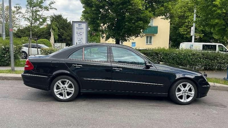 Schwarz Gebraucht 2003 Mercedes E320 Avantgarde Limousine | € 4.050 (Fairer Preis) - Bild 1/4