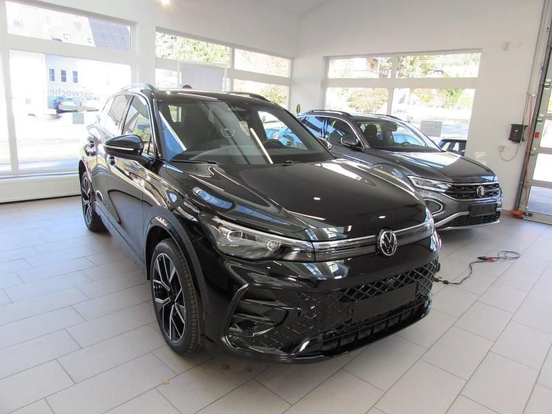 Neu VW Tiguan Sport 193 PS (141 kW) 2025 Schwarz  metallic SUV