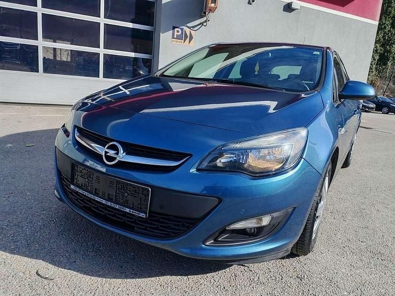 Gebraucht Opel Astra Edition 120 PS (88 kW) 2014 Blau Limousine