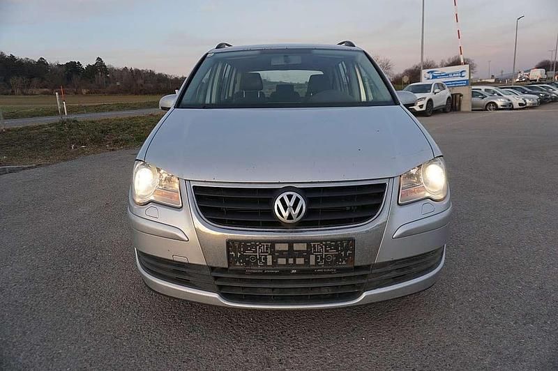 Grau Gebraucht 2007 VW Touran Trendline Van / Kleinbus | € 1.790 (Fairer Preis) - Bild 1/4