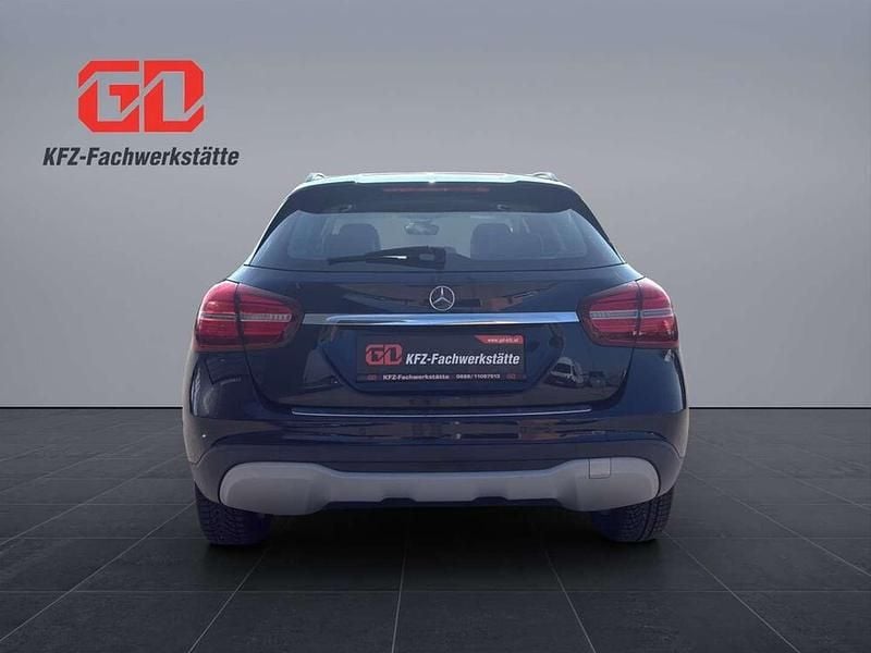 Gebraucht Mercedes GLA200 Edition 136 PS (100 kW) 2018 Blau SUV